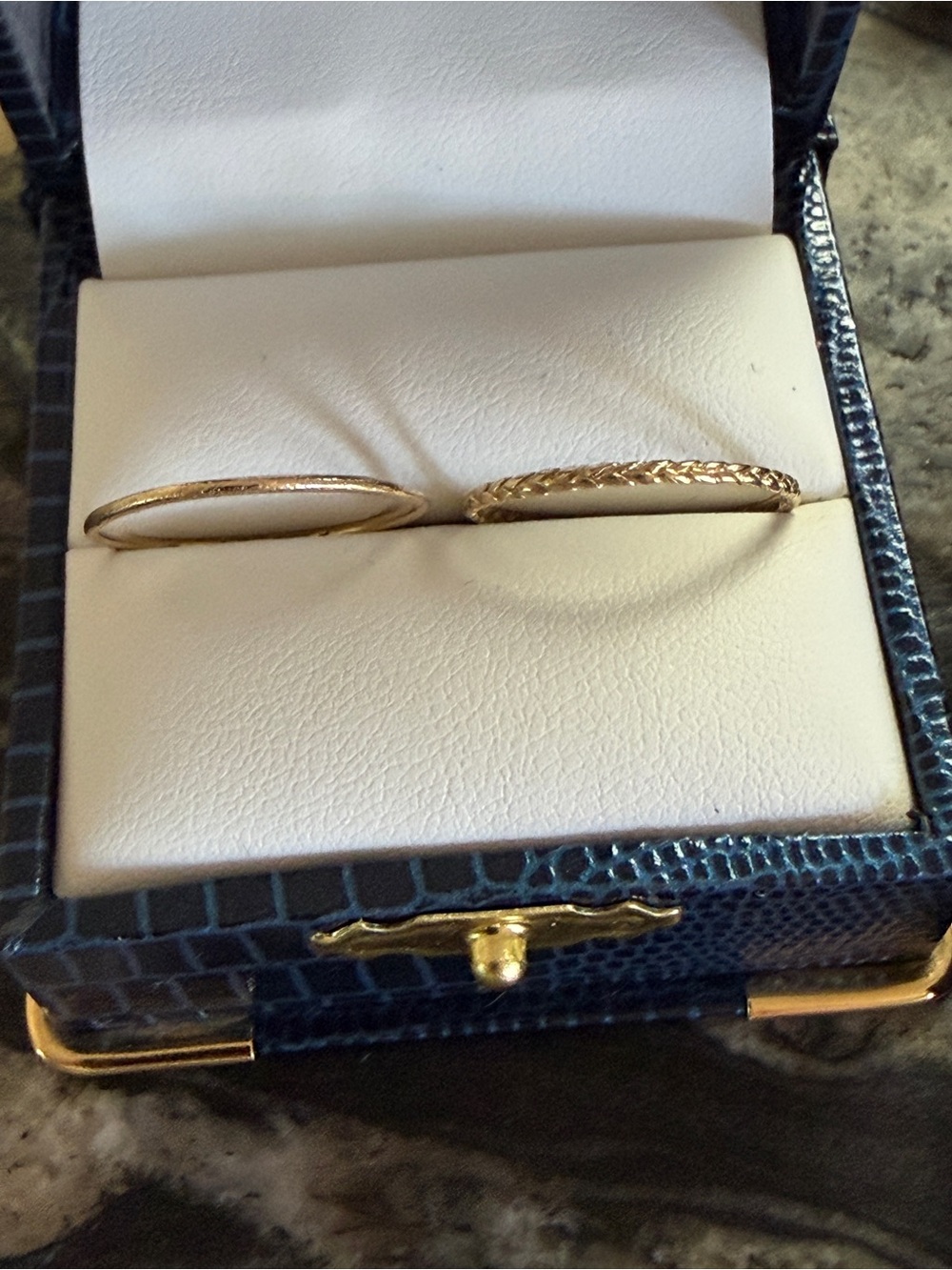 Satomi Kawakita Sz 7 18k 0.9mm Rough Texture Gold Band Catbird - Picture 8 of 9